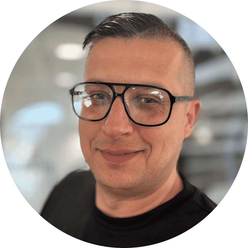 Grzegorz Guzek - production Supervisor email image